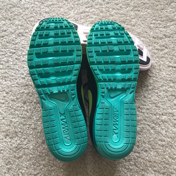 Nike tennis shoes - Picture 4 of 8